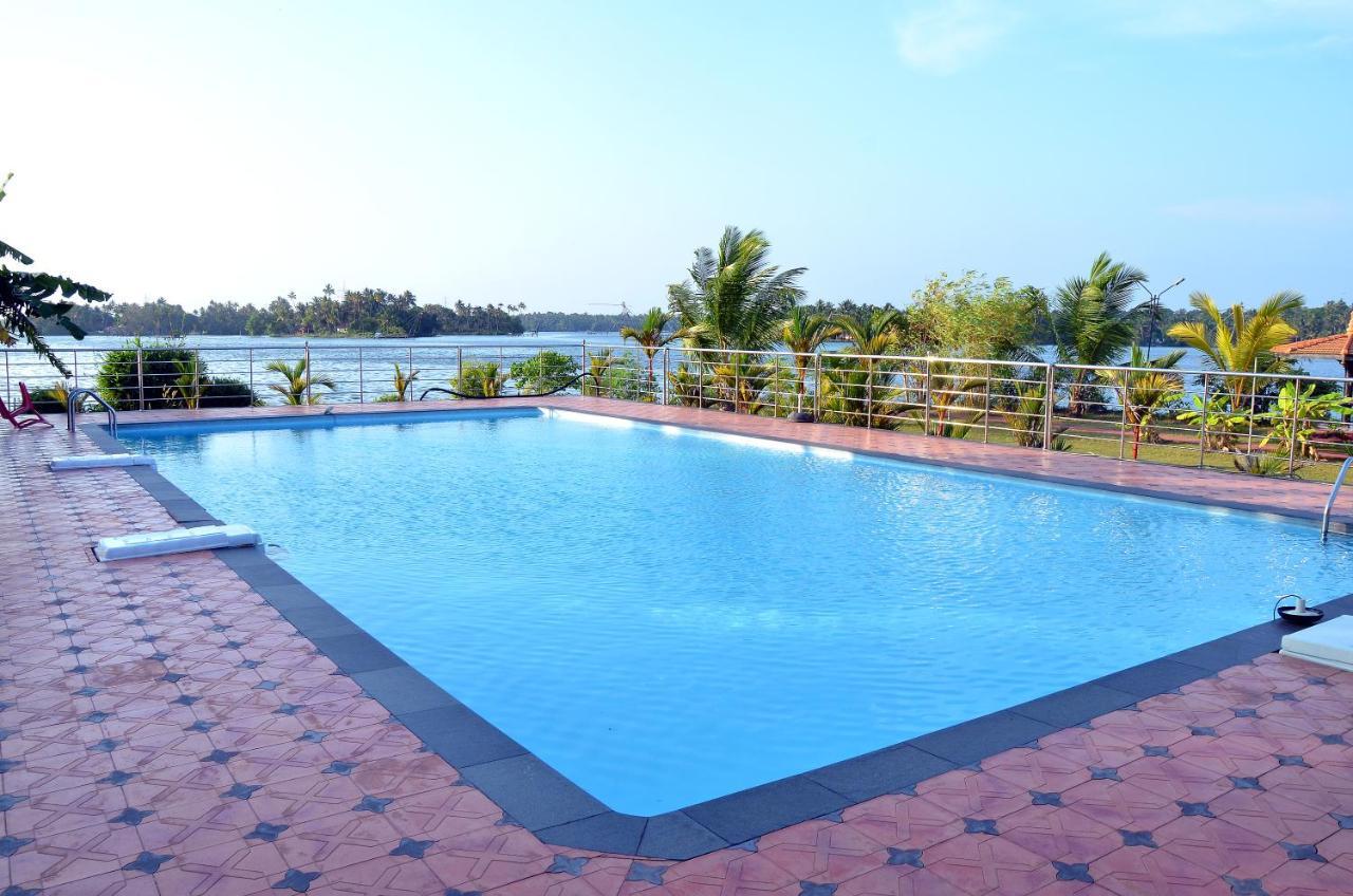 Regant Lake Village, Kollam. Chavara エクステリア 写真